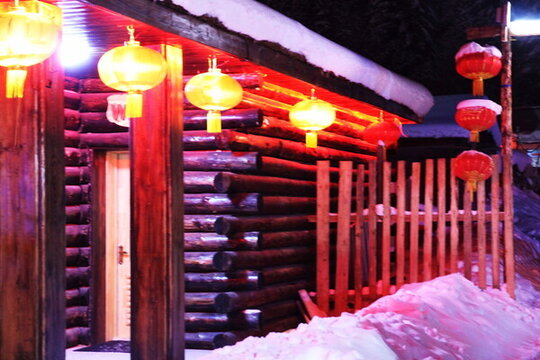 雪鄉(xiāng)夜色 紅燈籠