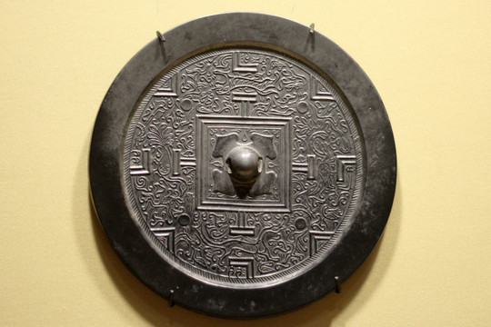 東漢四神規(guī)矩鏡