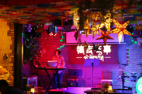 酒吧茶吧夜晚內(nèi)景