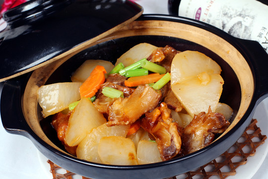 蘿卜牛腩煲