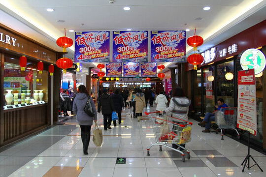 服裝賣(mài)場(chǎng) 賣(mài)場(chǎng)裝飾 新品上市