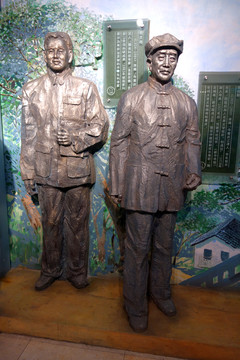 茍文彬 李初梨 雕塑