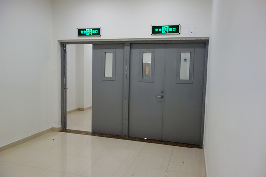 安全門