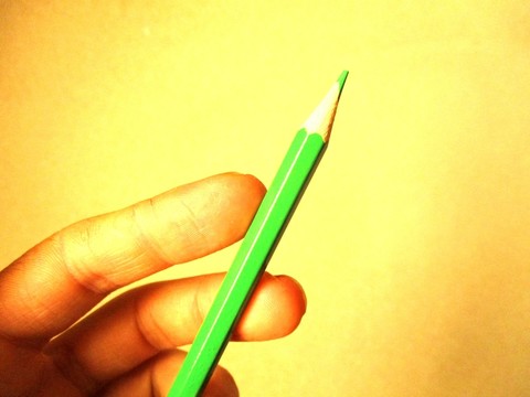 綠色鉛筆 手持綠色彩鉛