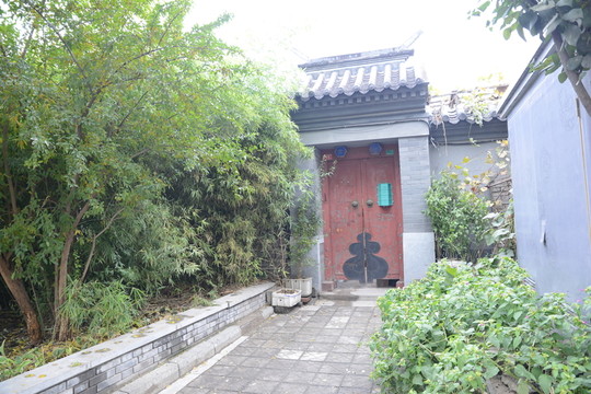 幽深的門