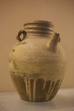 邛窯黃釉帶彩雙系執(zhí)壺