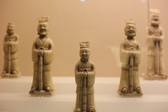 唐代青釉武士俑