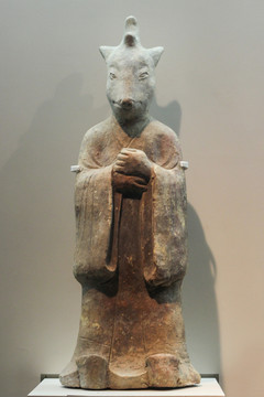 獨(dú)角羊咀神獸俑