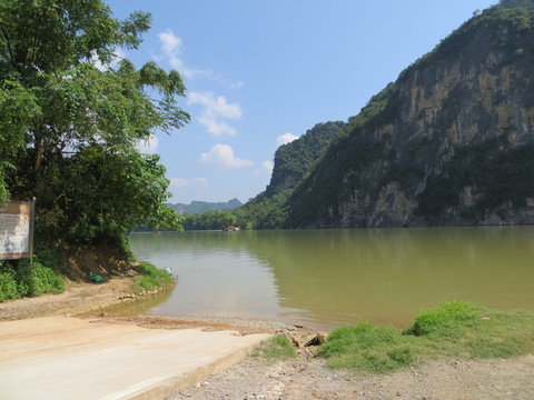 河邊碼頭