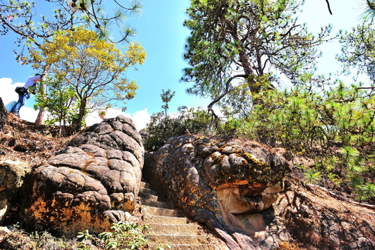 石寶山