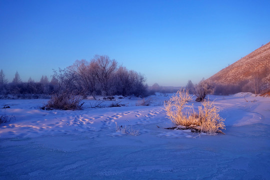 雪原朝陽(yáng)