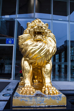 金色石獅