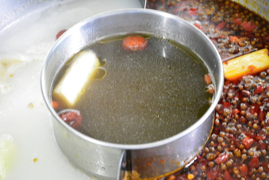 鴛鴦湯底