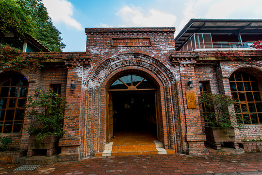 高等職業(yè)學(xué)院