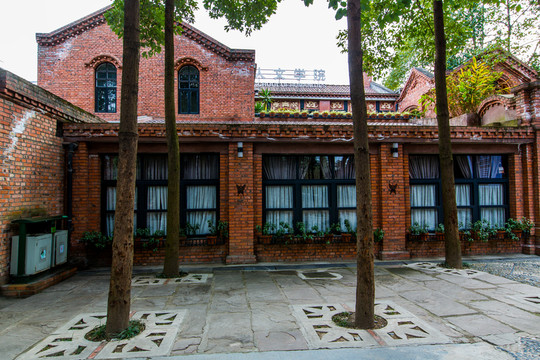 高等職業(yè)學(xué)院