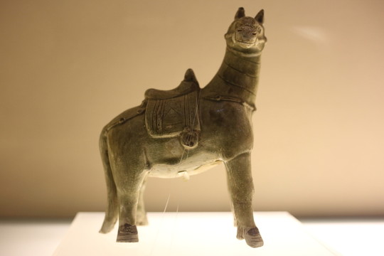 青釉馬