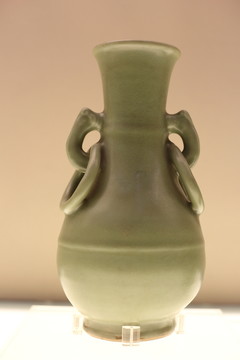 龍泉窯青釉雙耳環(huán)瓶
