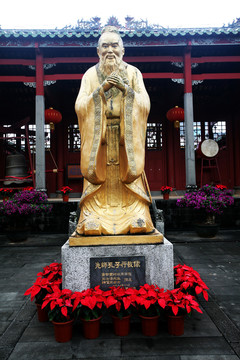 孔子雕像