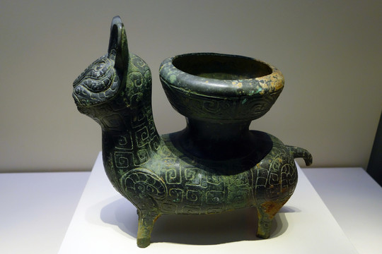 犧形青銅尊