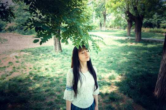 樹林里的女孩