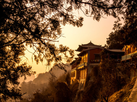 白塔山法雨寺 懸崖