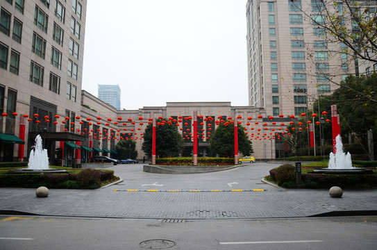 喜慶的賓館大門(mén)