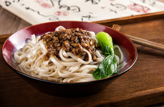 肉燥拌面