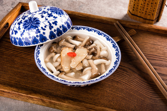 養(yǎng)生菌菇湯