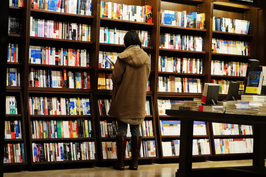 誠(chéng)品書(shū)店的女讀者