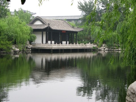 公園風(fēng)景 池塘