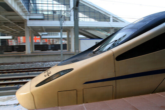 和諧號(hào) 火車車頭 回家過(guò)年