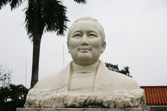 宋慶齡雕像