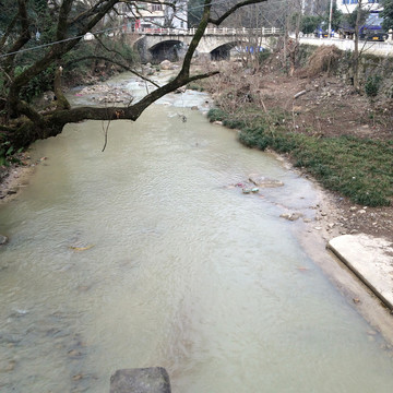 小河
