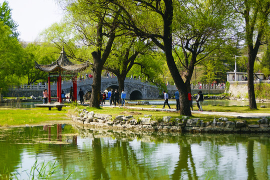 春天的范公亭公園