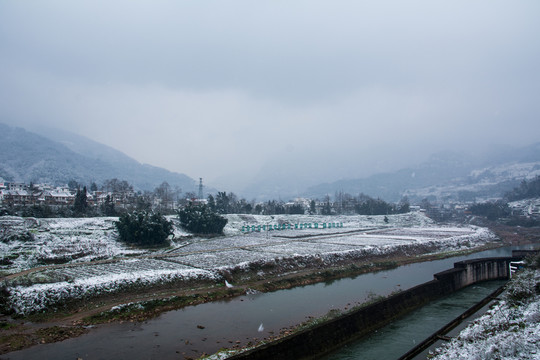 雅安余家村雪景