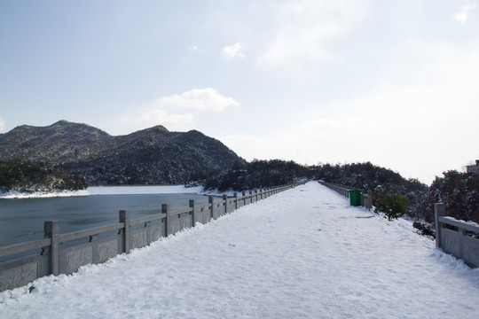 雪景大道塘橋