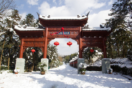 雪景 古建筑 大門