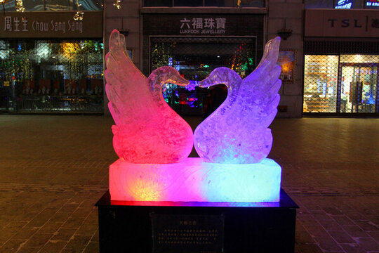 哈爾濱市 中央大街 冰燈天鵝