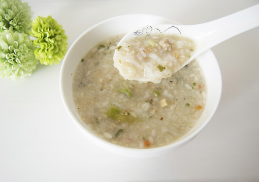 美味的青菜瘦肉粥