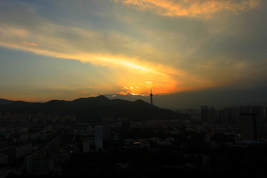 西寧西山夕照