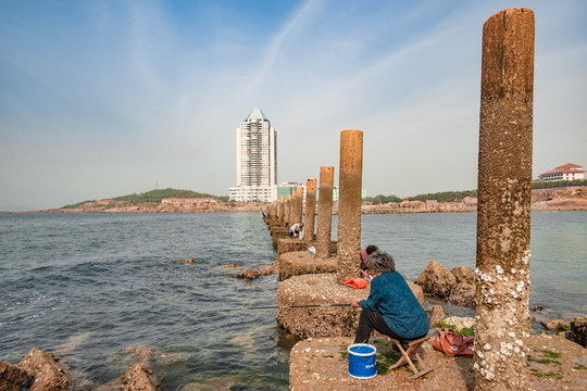 海邊釣魚
