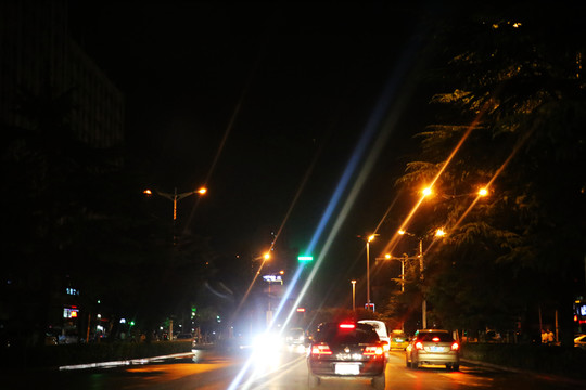 城市馬路夜晚  車輛燈光