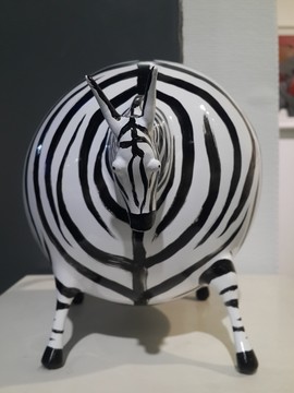 動物雕塑呼喚人類保護(hù)動物