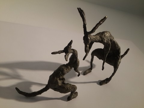 動(dòng)物雕塑呼喚人類(lèi)保護(hù)動(dòng)物
