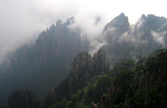 山間云霧