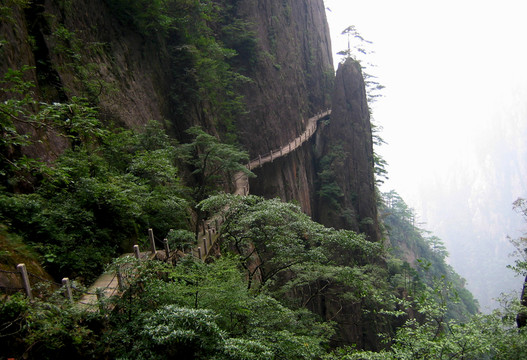 山間棧道