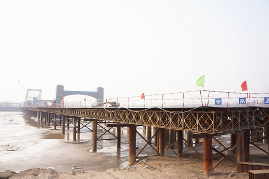 建設(shè)中的大橋