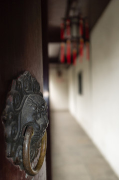 銅門把特寫