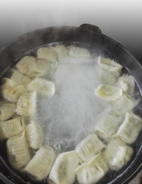 煮水餃