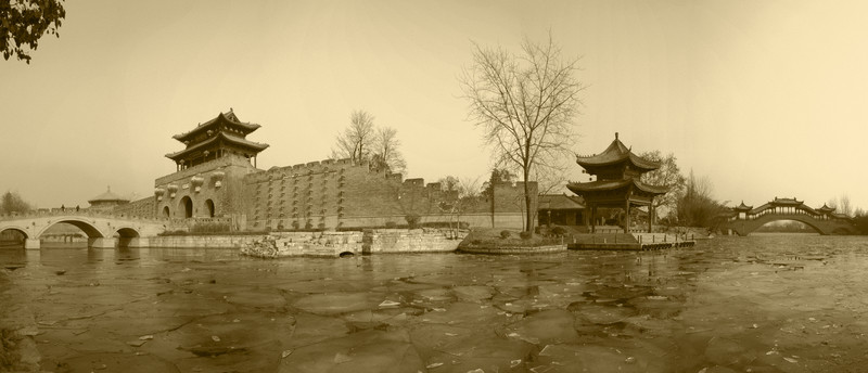 臺兒莊古城樓黑白全景圖